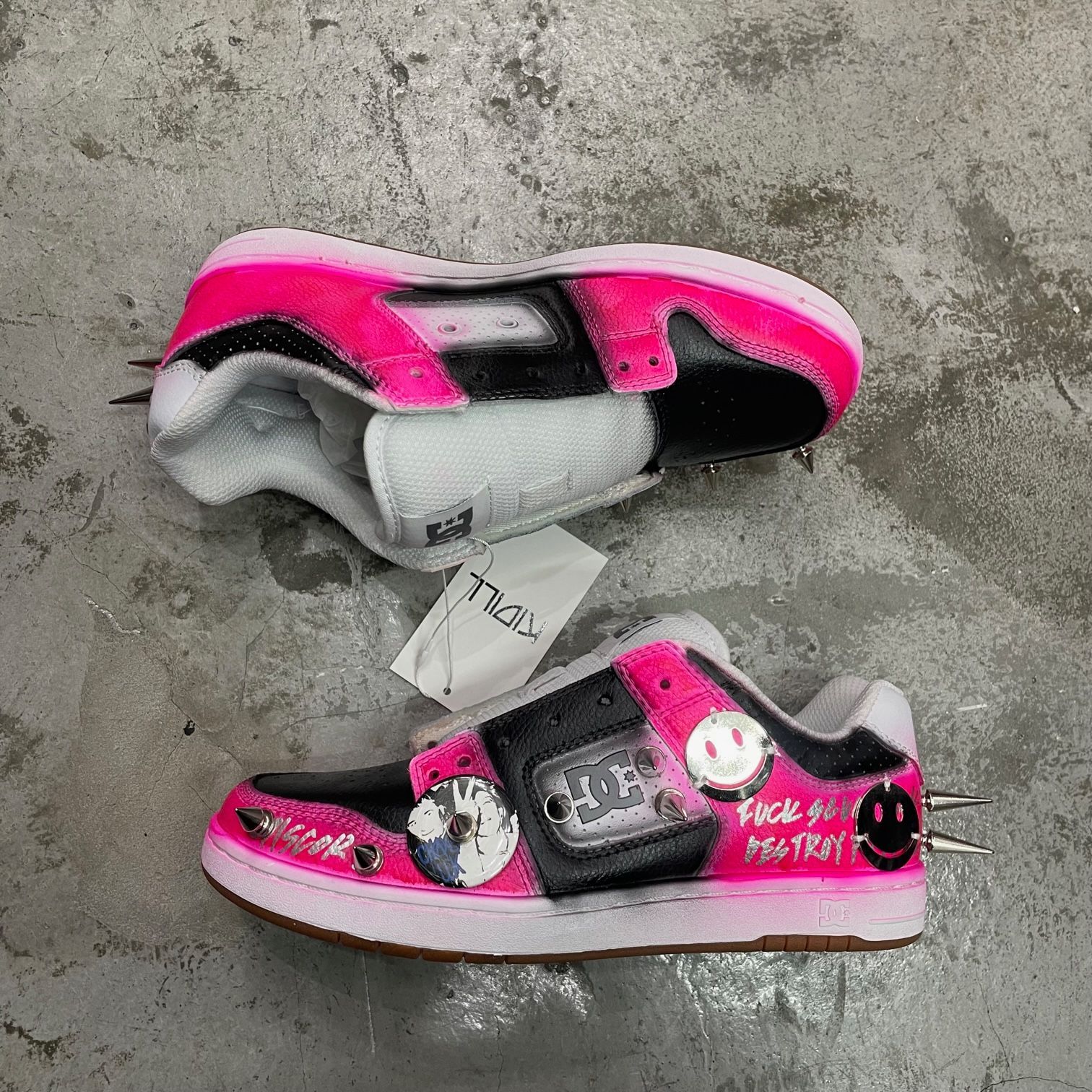 定価81400円 新品 KIDILL CUSTOMISED SNEAKERS COLLAB WITH DC 定価81400円 新品 KIDILL CUSTOMISED SNEAKERS COLLAB WITH DC