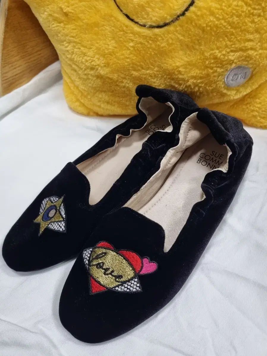 SUECOMMA BONNIE シューコンマボニー ベロア フラットシューズ