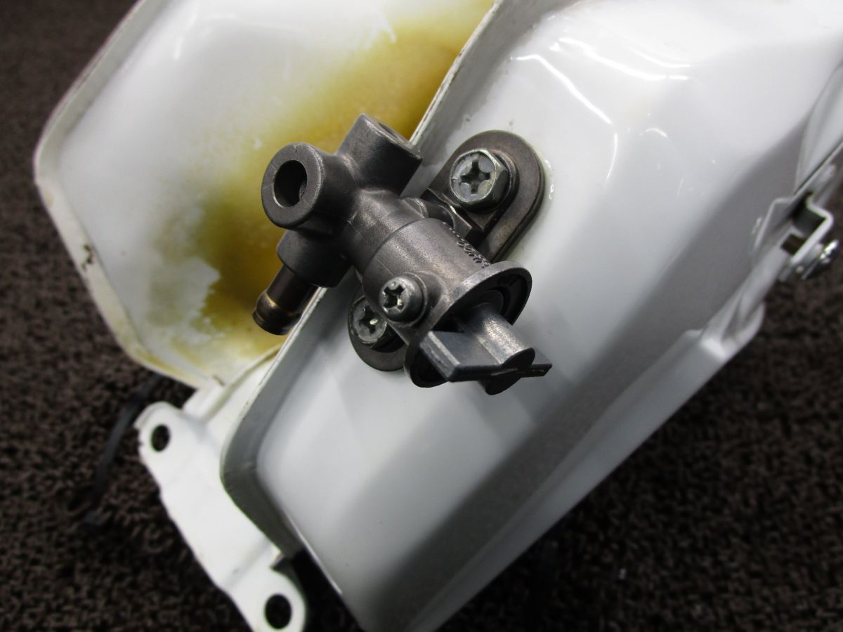 ガソリンタンク フューエルコック