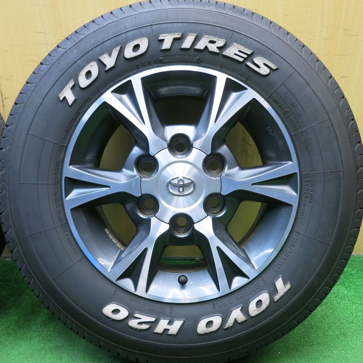 バリ溝！キレイ！9.5分☆トヨタ 200系 ハイエース 純正 OP 195/80R15