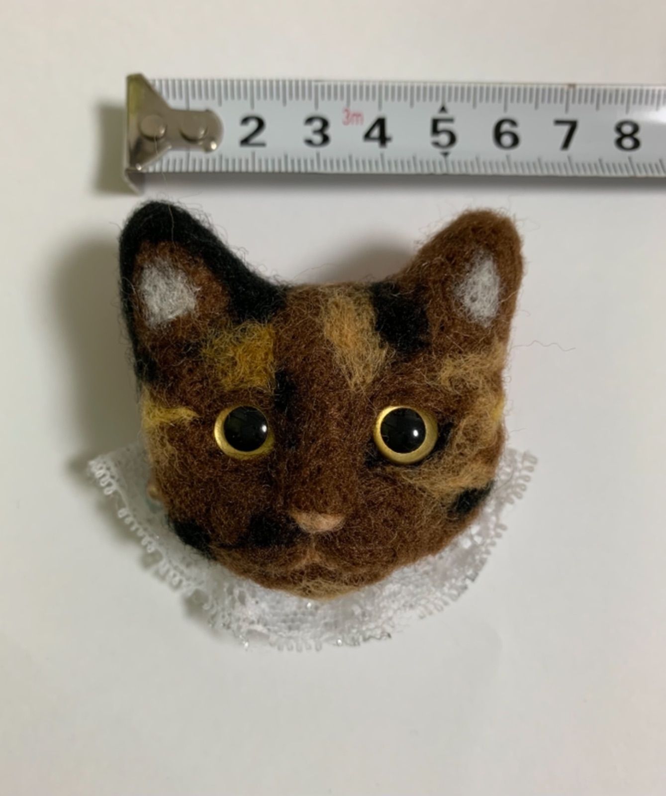 サビ猫ブローチ 羊毛フェルト ハンドメイド - メルカリ