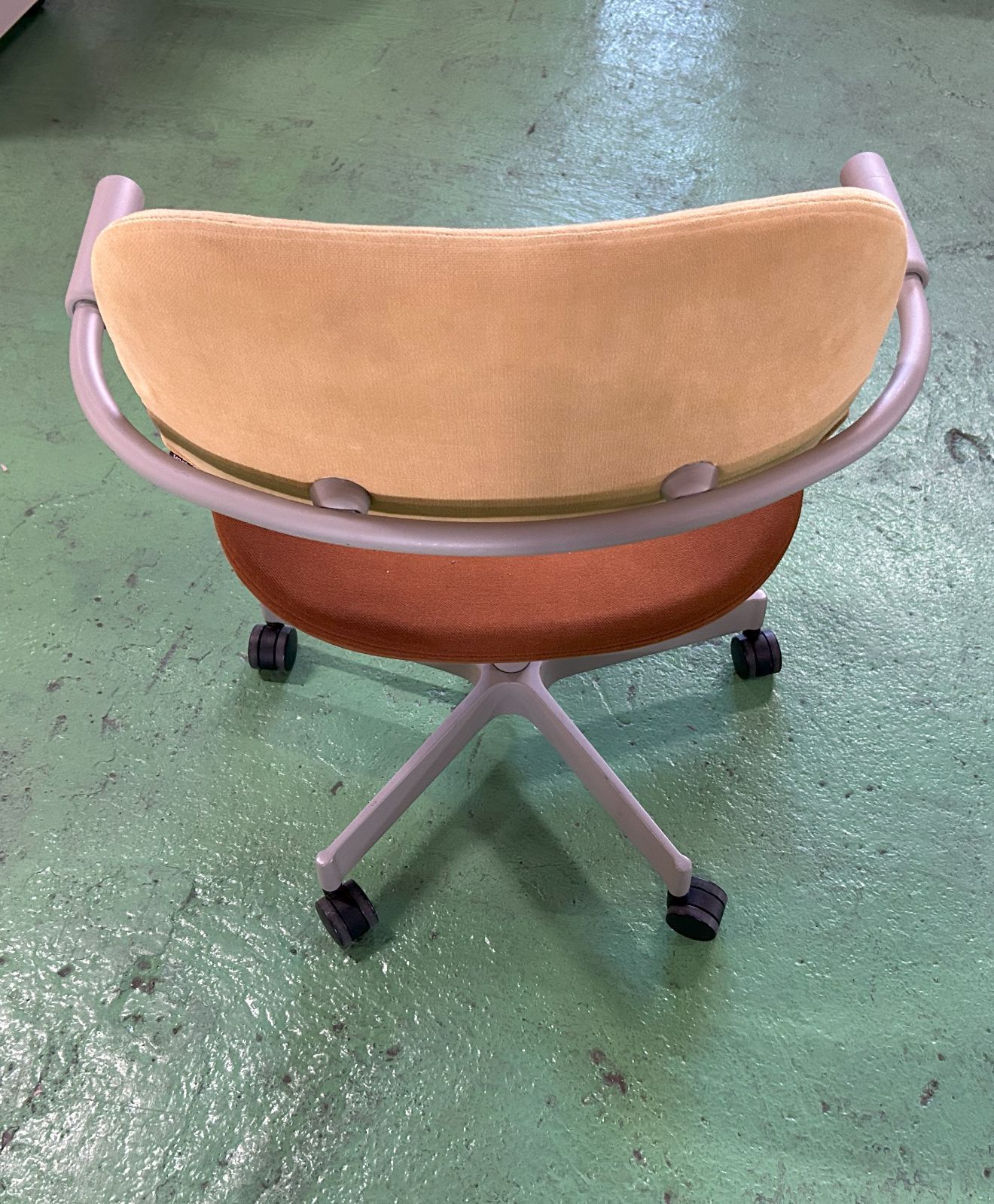 バーテブラチェア 5本脚キャスター付