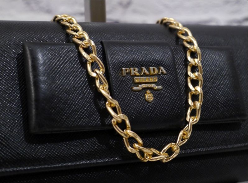 【美品】PRADA ショルダーウォレット サフィアーノ 本革 リボン 斜め掛け 楽天市場】【財布】PRADA プラダ SAFFIANO リボンポシェット