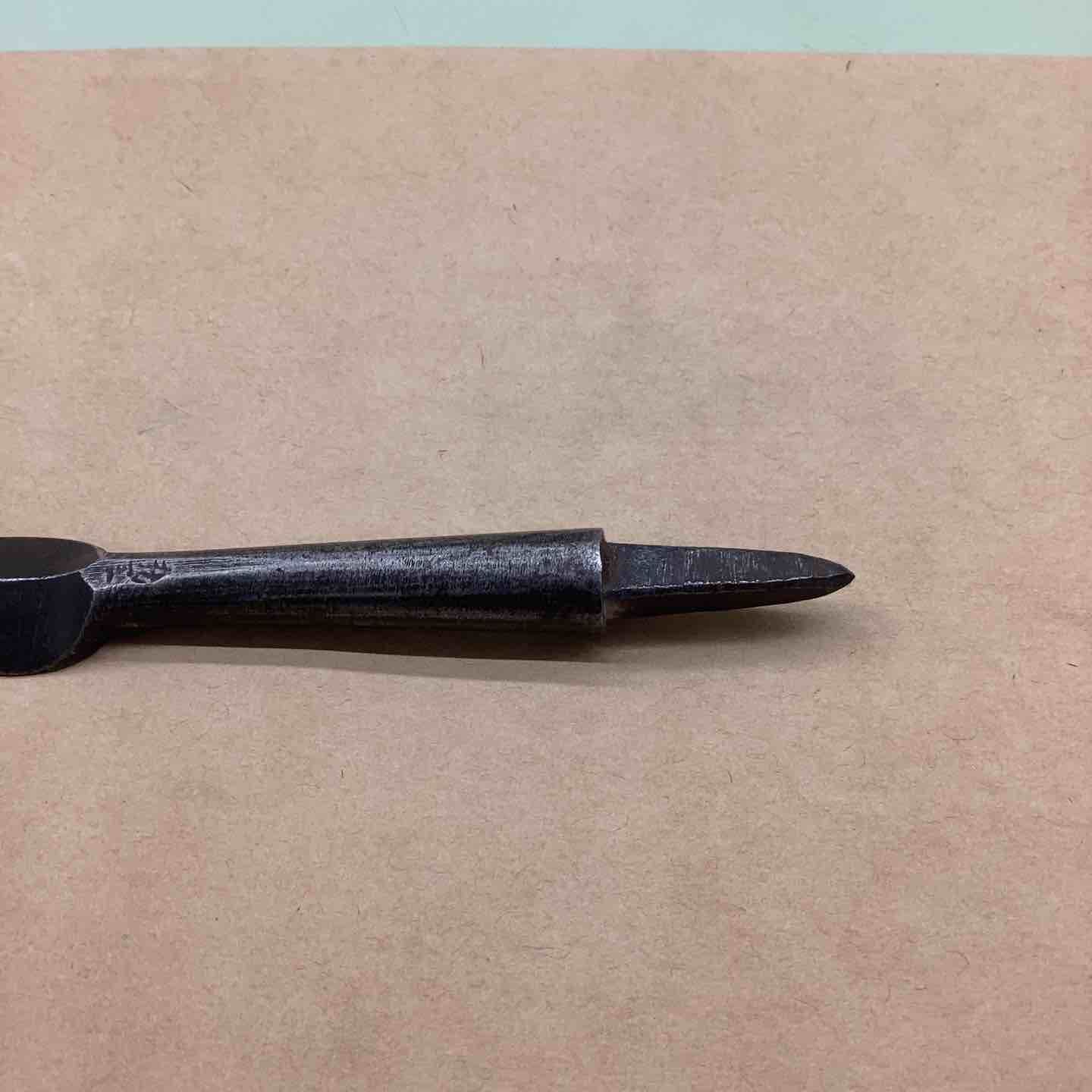 【人気おしゃれ】 鑿 鉋 大工道具 ブランド不明 刻印有 鑿 名工 突き鑿 細部 仕上げ 越谷店 感慨深い