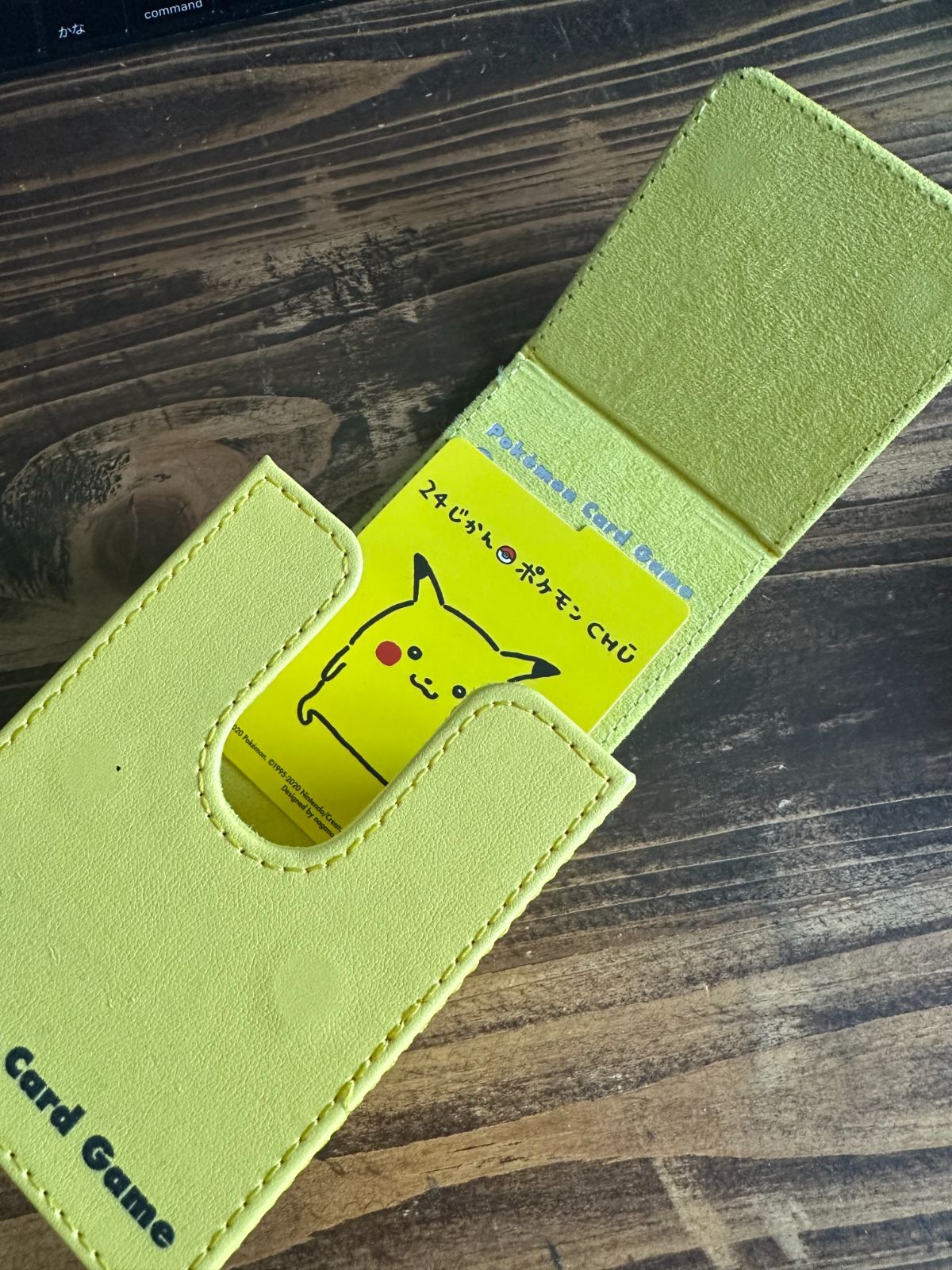 匿名配送送料無料24じかんポケモンCHU ピカチュウ　フリップデッキケース Amazon.co.jp: ポケモンセンターオリジナル ポケモンカード