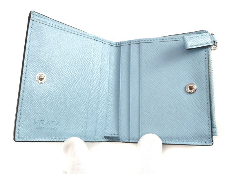 美品 プラダ 現行モデル サフィアーノ トライアングル コンパクト財布  
