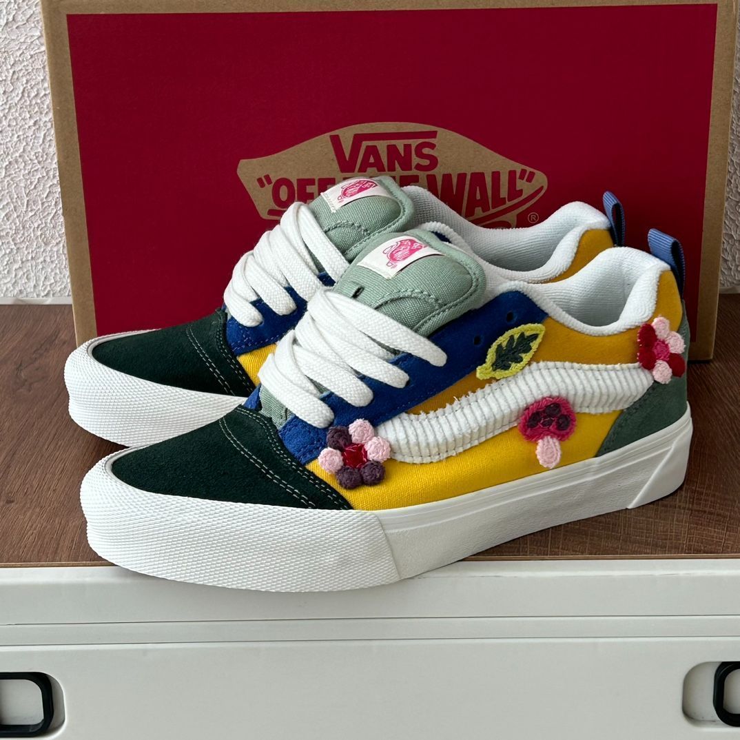 今日 Vans Knu Skool グリーン 春の花柄 ふわふわパンシューズ 男女兼用 スケートシューズ ショックアブソーブ ローカット 品番 VN0009QCBMI 送料無料 在庫 の な価格です