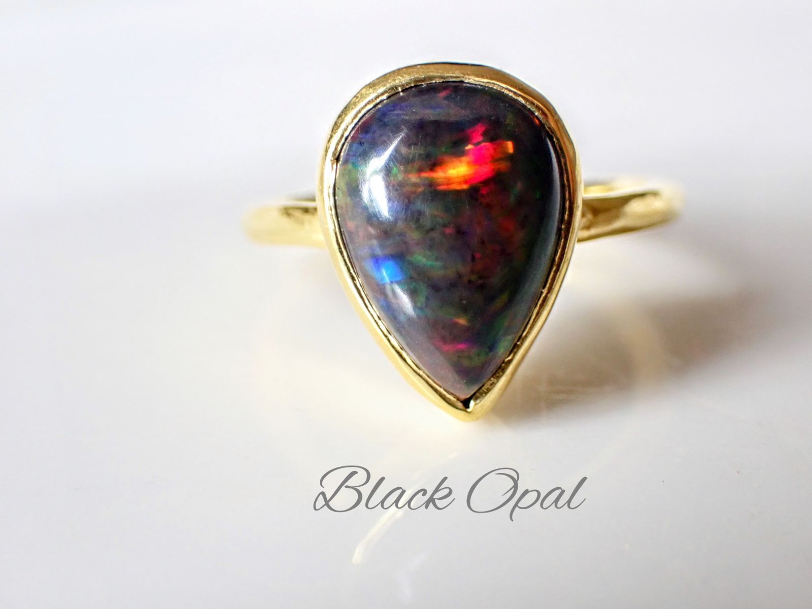 NEW☆「Black Opalの世界でひとつの天然石sv925＋kgp18 NEW☆「Black Opalの世界でひとつの天然石sv925＋kgp18 - メルカリ