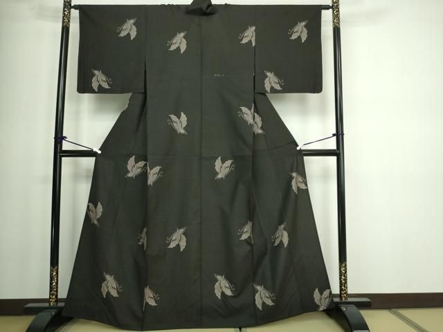 平和屋着物○本場大島紬 白大島 9マルキ 花蝶文 田畑織物謹製