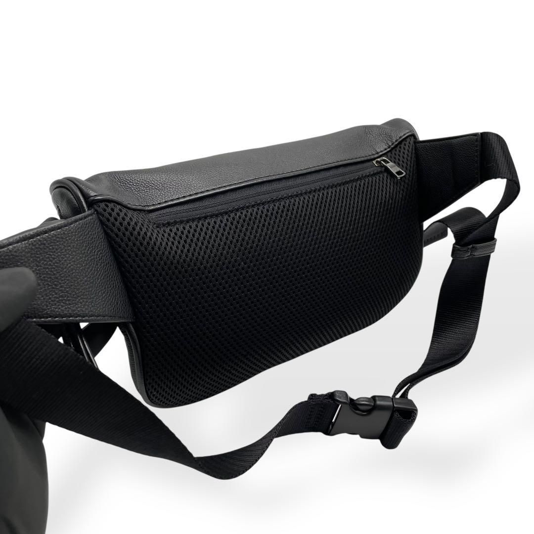 極美品アルマーニエクスチェンジ ボディバック ショルダー アルマーニ