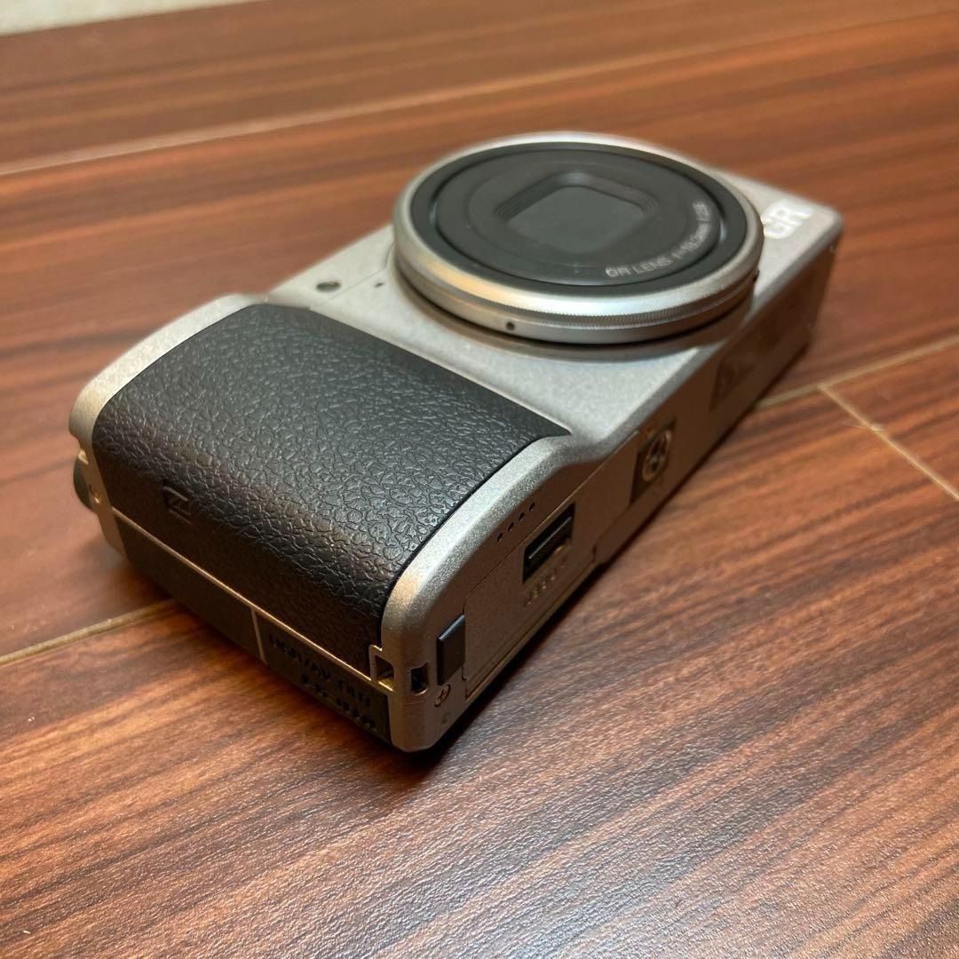 RICOH GR Ⅱ Silver edition デジカメ ほぼ新品 3446 - メルカリ