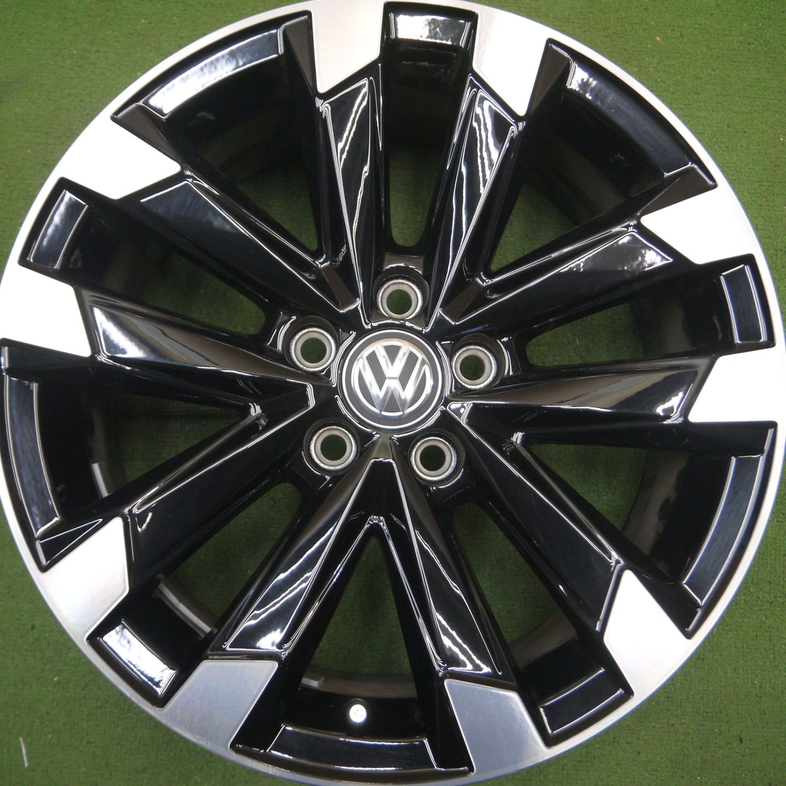 送料無料* キレイ☆ワーゲン T-Cross 純正 ホイール 16インチ 16