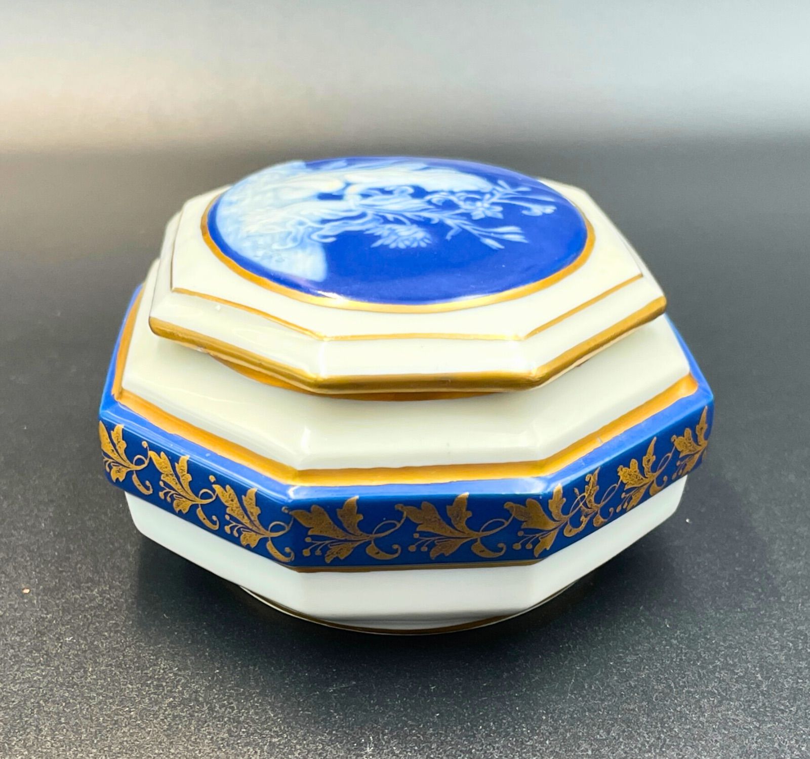 リモージュ(Limoges)パテシュールパテ『天使と女神文花瓶』 リモージュ(Limoges)パテシュールパテ『天使と女神文花瓶』