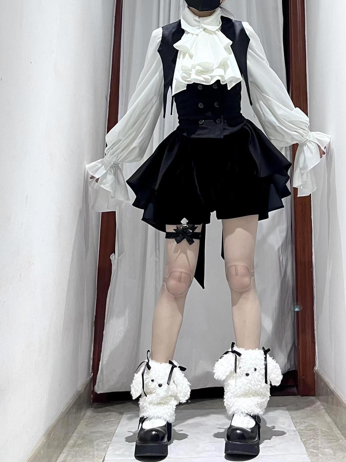 人気 ゴシック風 ゴスロリ ロリータ コスプレ衣装 甘辛ミックス ラフティーレイヤードコーデ フリルブラウス＋タイトウエスト ベストワンピース＋ショートパンツ 豪華3点セット イベント用 撮影会 コスプレ 舞台演出 デザイン