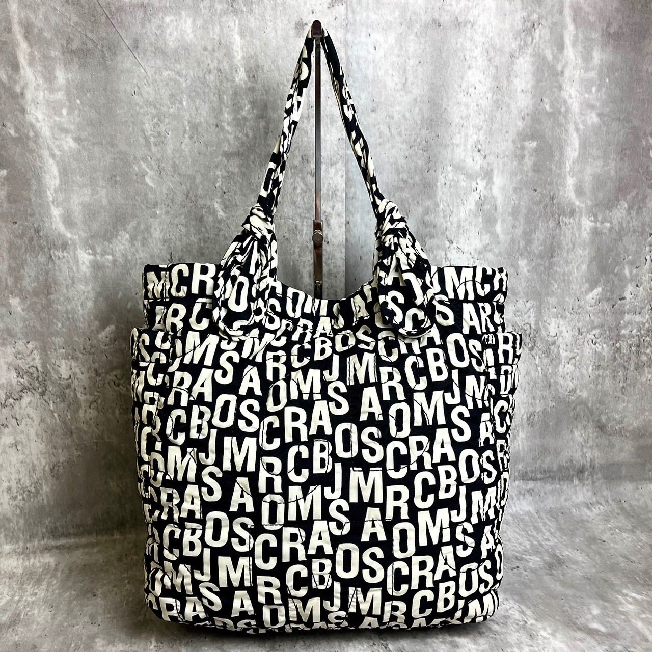 良品 マークバイマークジェイコブス トートバッグ ロゴモチーフ ナイロン 黒 MARC BY MARC JACOBS マークバイマークジェイコブス ロゴ金具