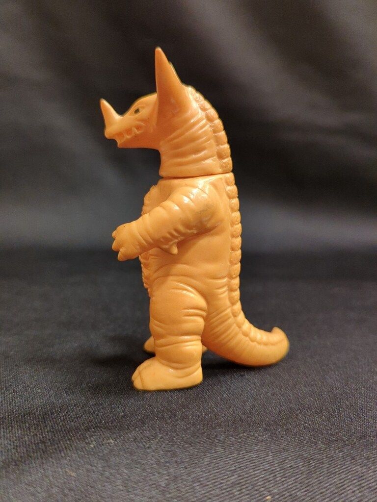 最新 ブルマァク ブルマァクミニサイズ ゴモラ 95mm 肌色成型