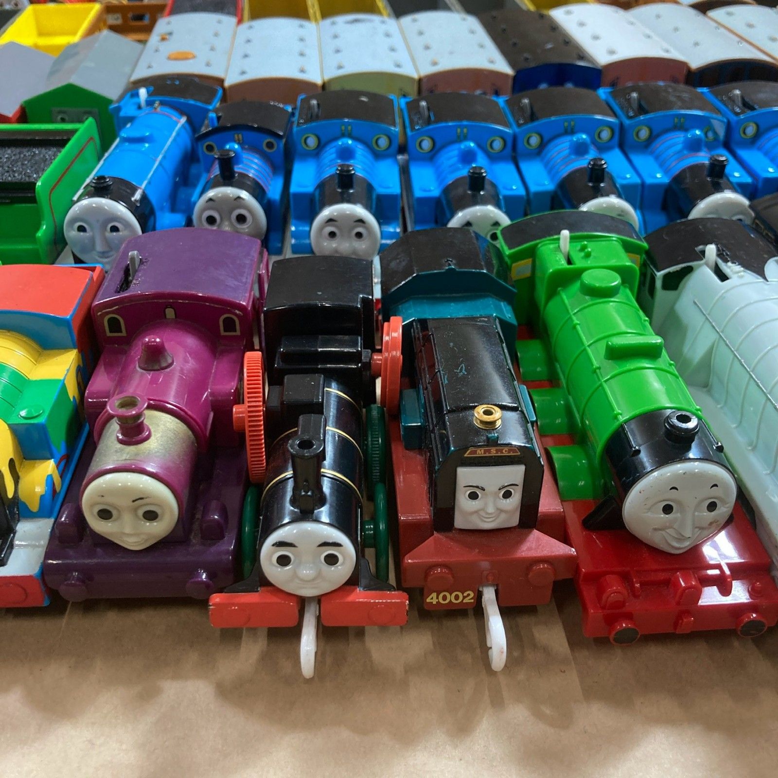含む ペンキトーマス