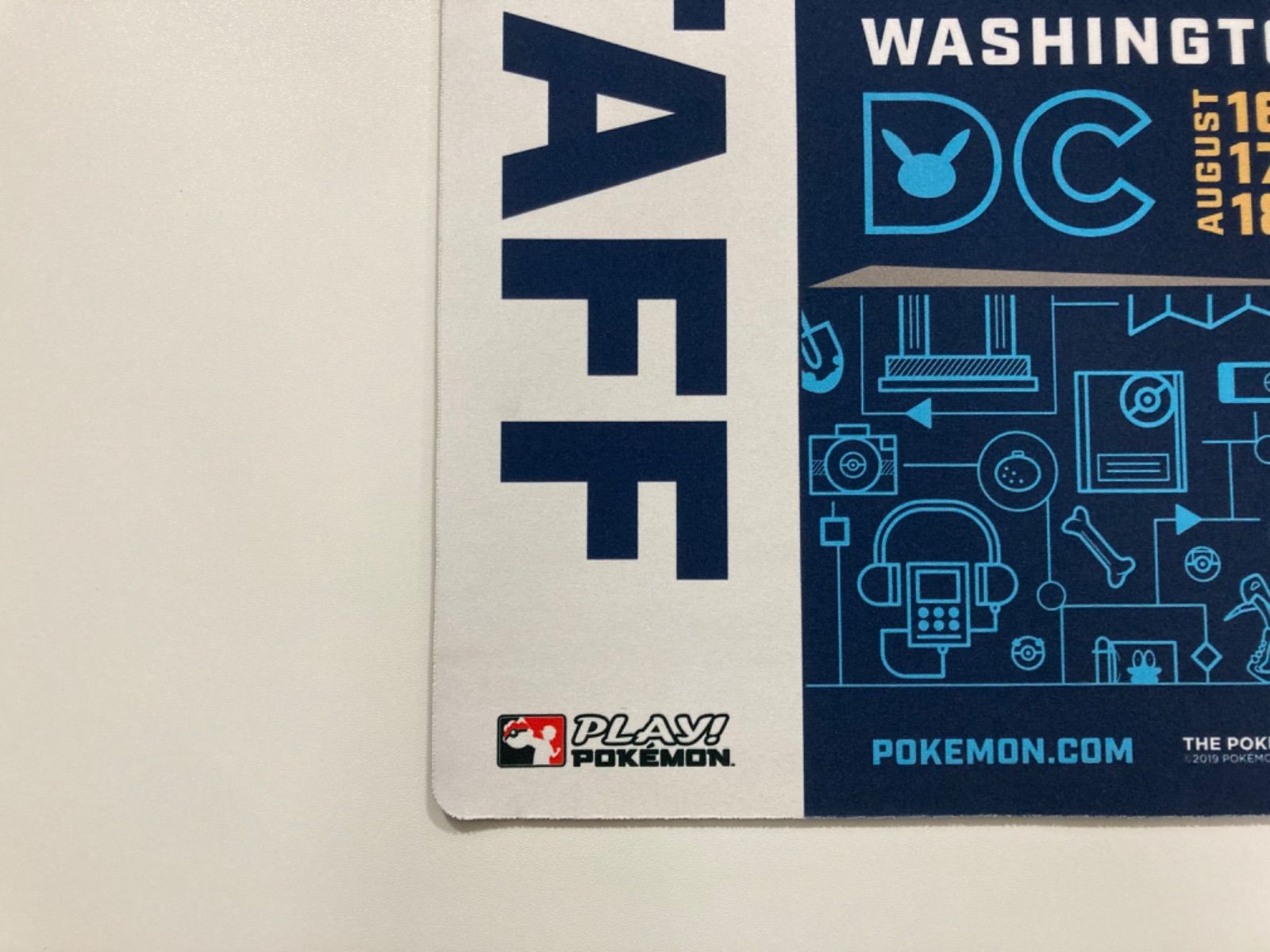 WCS2019 スタッフ プレイマット イーブイ ポケモンカード 海外 - メルカリ
