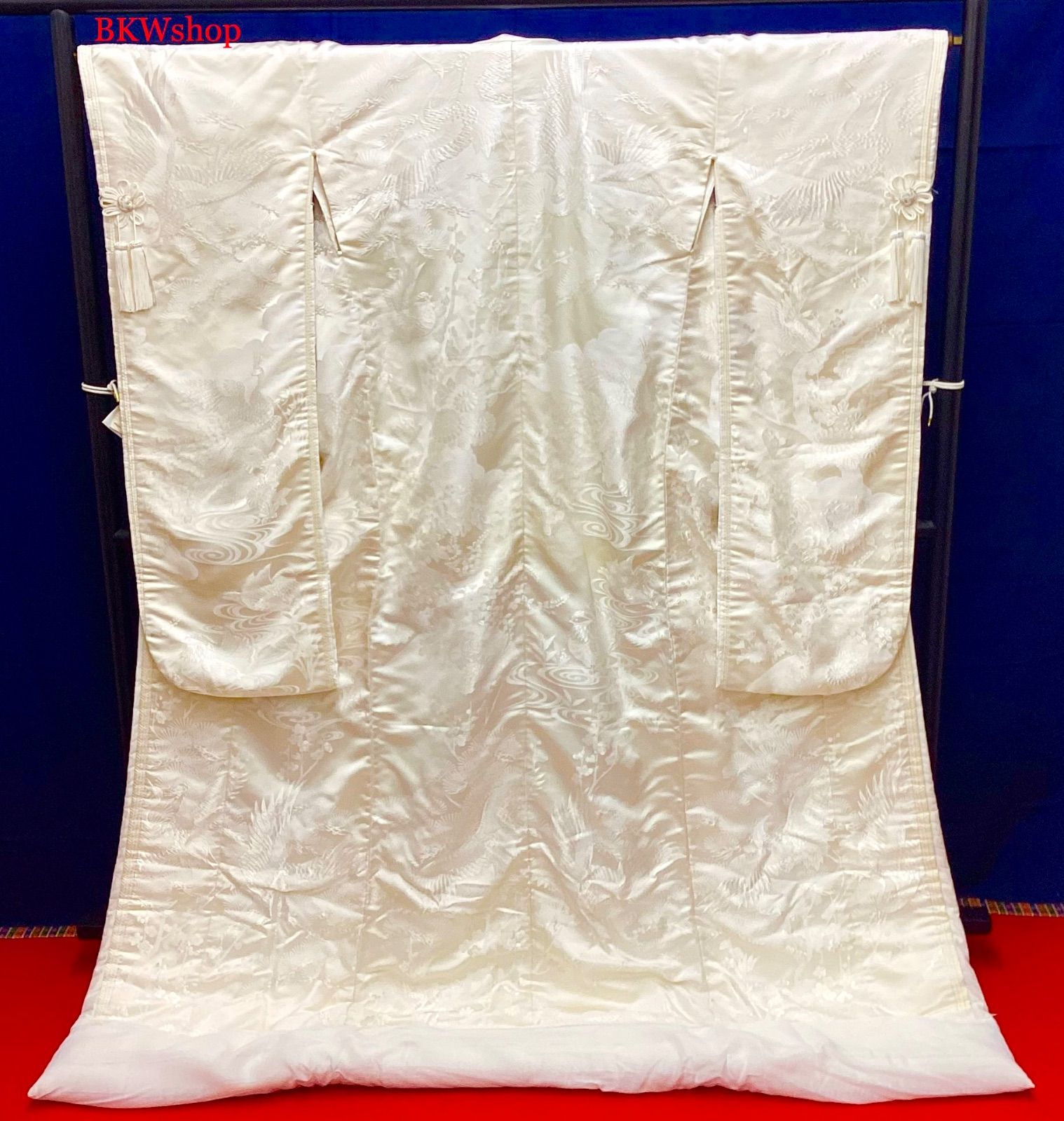 現品限り》 used 正絹 白無垢 白地 ドンス 八重孔雀 鶴に四季桜 結婚