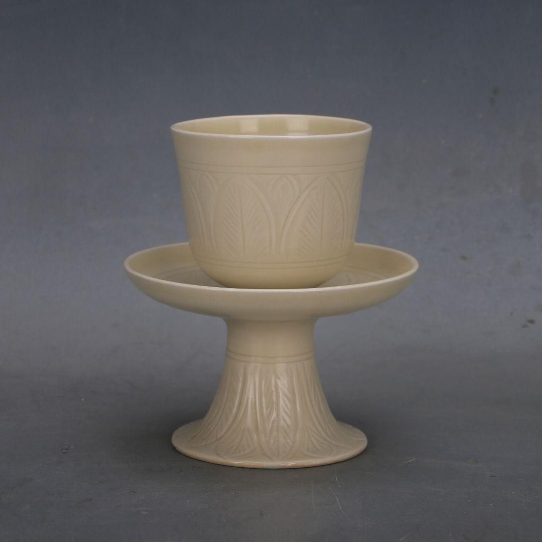 宋定窯暗刻纏枝花卉高足杯  景徳鎮 陶磁器 装飾品 工芸品 美術品 置物 宋定窯暗刻纏枝花卉高足杯 景徳鎮 陶磁器 装飾品 工芸品 美術品