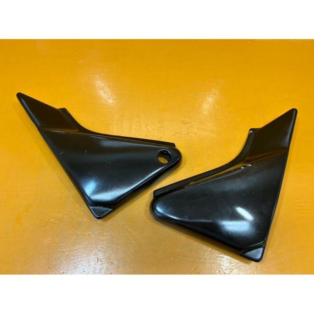 74776 KAWASAKI カワサキ ゼファー400 ZEPHYR ZR400C サイドカバー 左右 黒