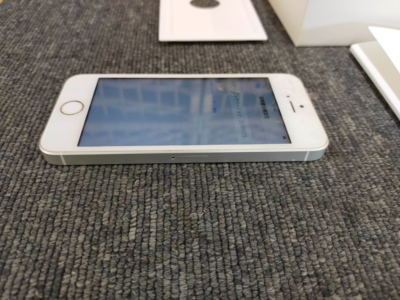 iPhoneSE 16GB シルバー A1723 初期化済み ID:P10-20250819-02