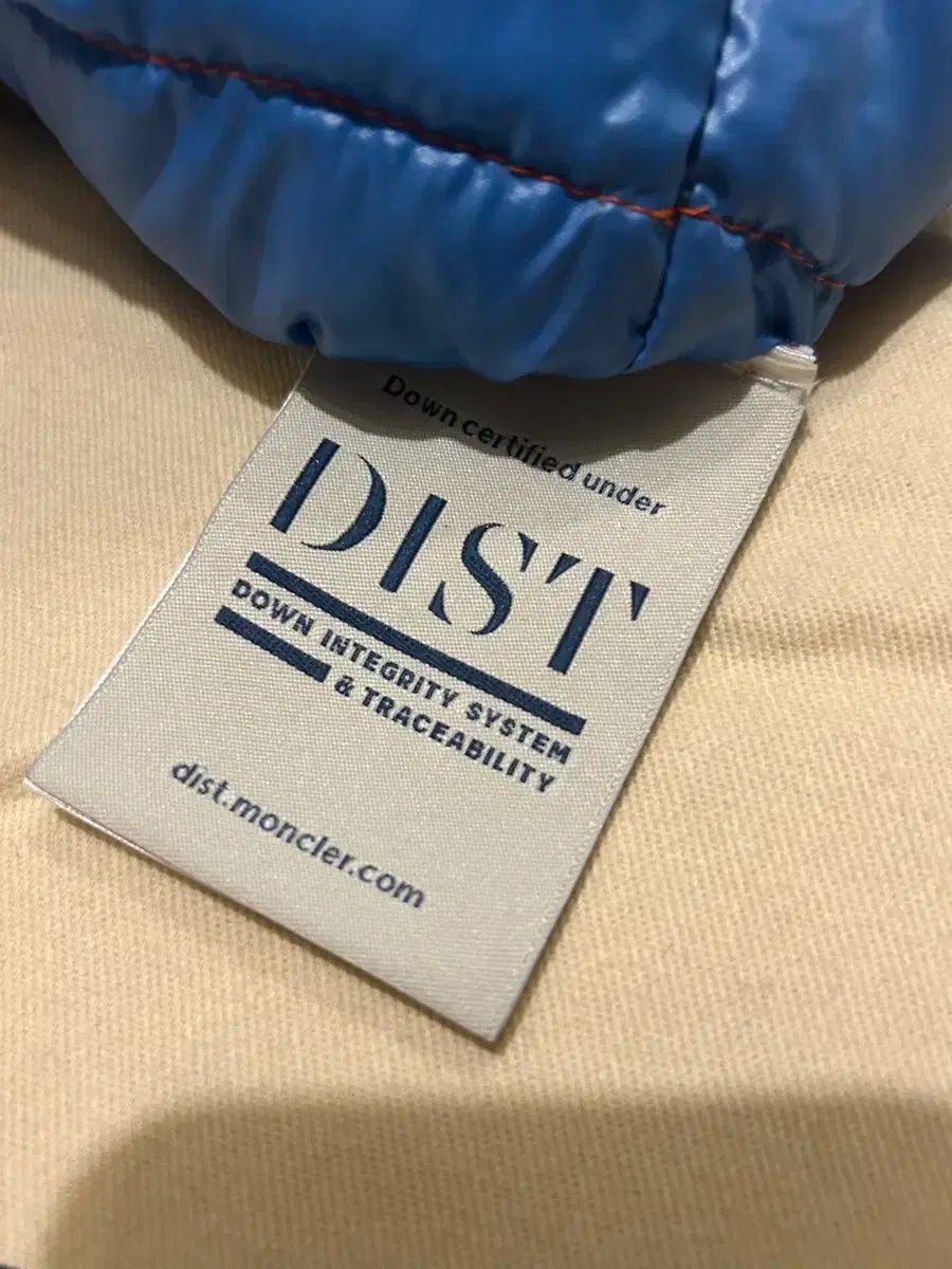 モンクレール オレンジ