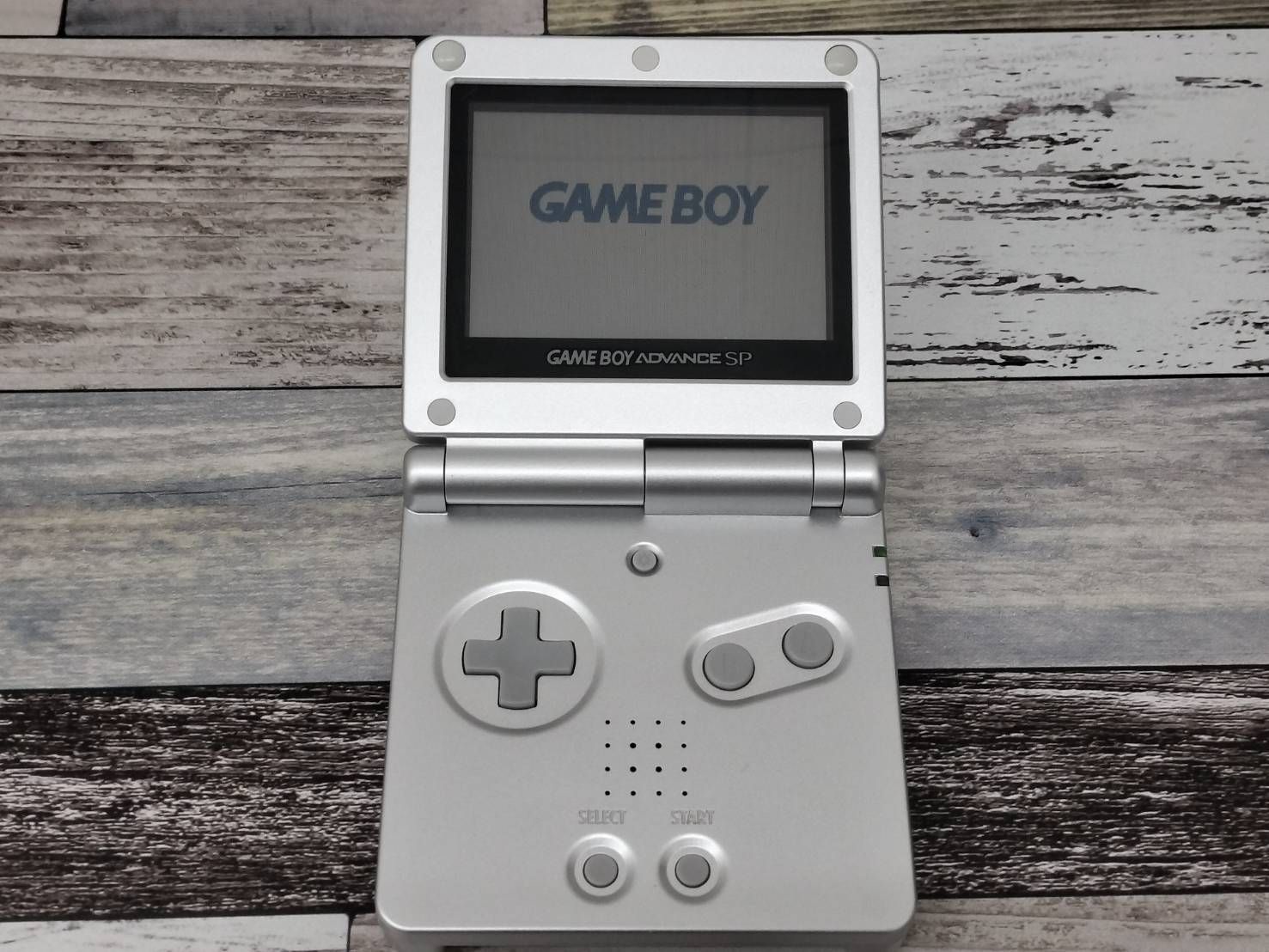 ゲームボーイ アドバンス SP シルバーと充電器 ゲームボーイアドバンスSP シルバーアダプター充電器＆11本の