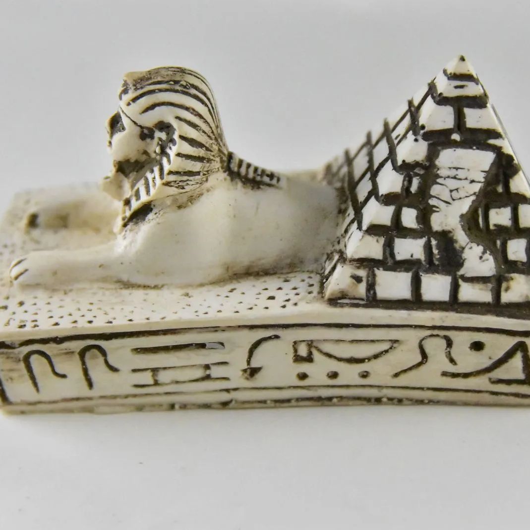 古代エジプト スフィンクスとピラミッド 置物 ミニチュア - メルカリ