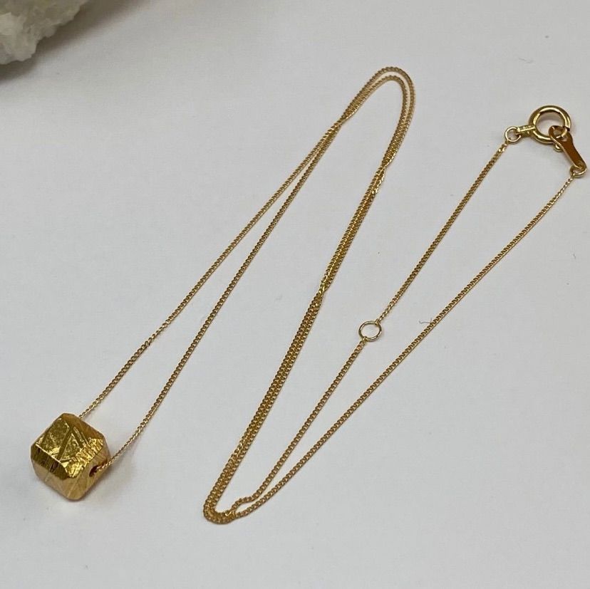 激安! ギベオン メテオライト 隕石 ゴールド 18金 ネックレス 楽天市場】ギベオン隕石（メテオライト）スクエア（ゴールド