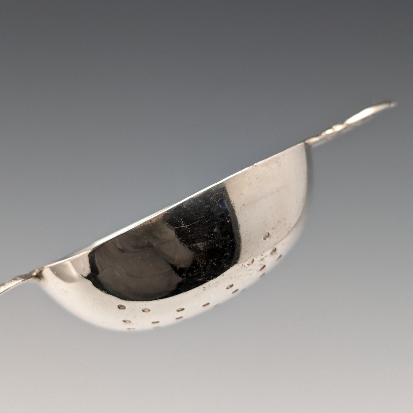 ヴィンテージ 純銀製 ティーストレーナー 透かし彫刻 40g ヴィンテージ 純銀製 ティーストレーナー 透かし彫刻 40g