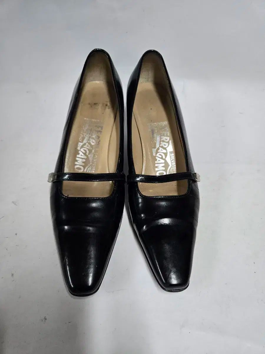 FERRAGAMO フェラガモ 黒 MARY JANE メリージェーン パンプス 5 220mm