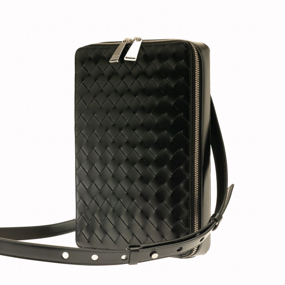 メルカリshops ボッテガヴェネタ ショルダーバッグ メンズ ブラック