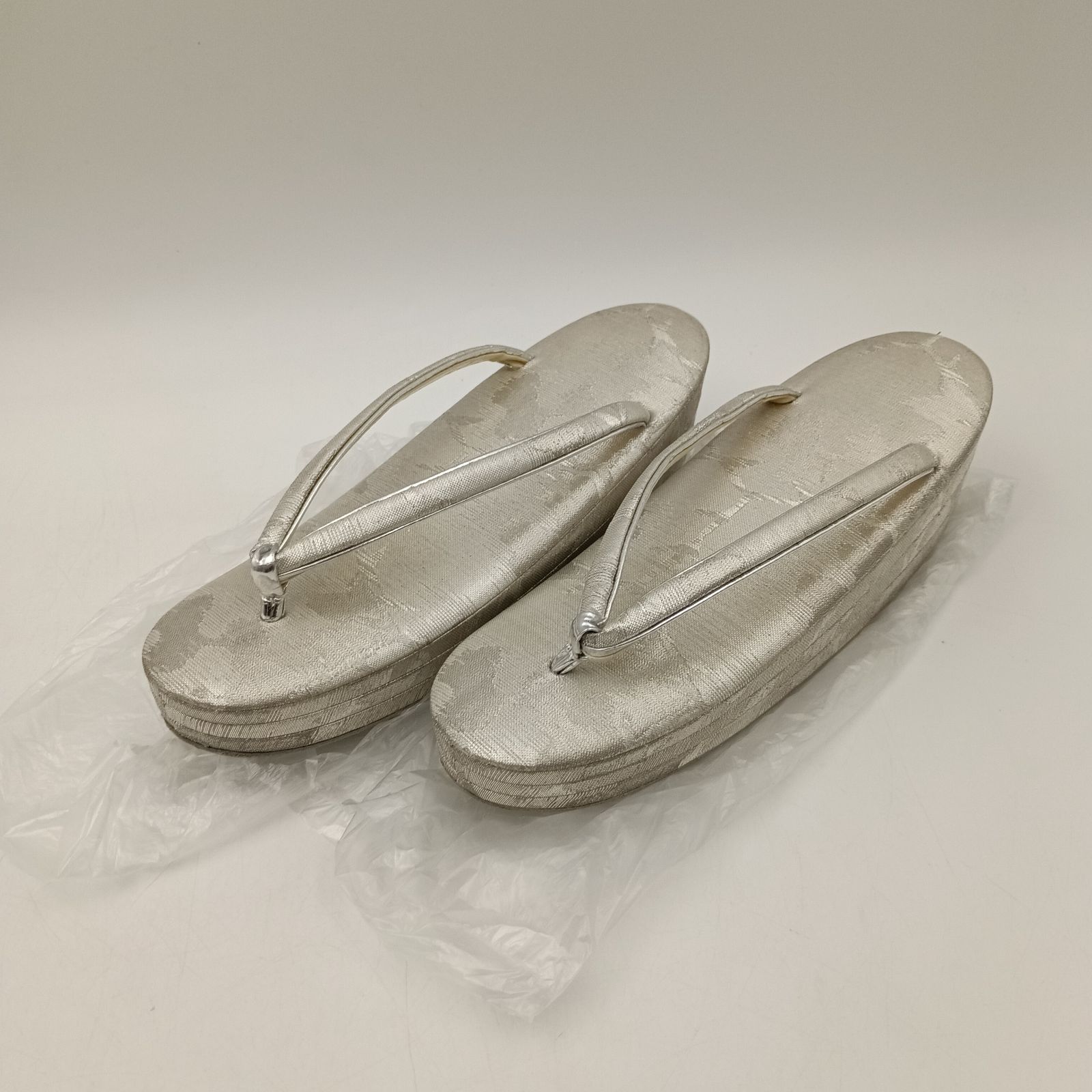 新品　和装小物　草履　バッグ　成人式 結婚式 ハンドバッグ 卒業式　着物　銀 K-0995】和装小物 草履 バッグ 成人式 結婚式 ハンドバッグ 卒業