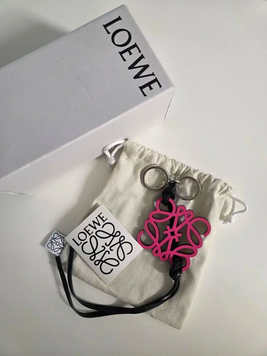 ロエベ LOEWE アナグラムバックチャーム 楽天市場】LOEWE ロエベ キーリング ANAGRAM CHARM アナグラム