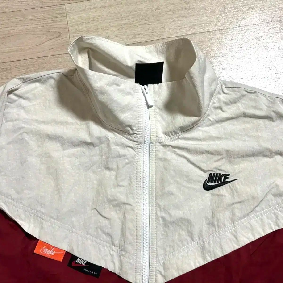 NIKE