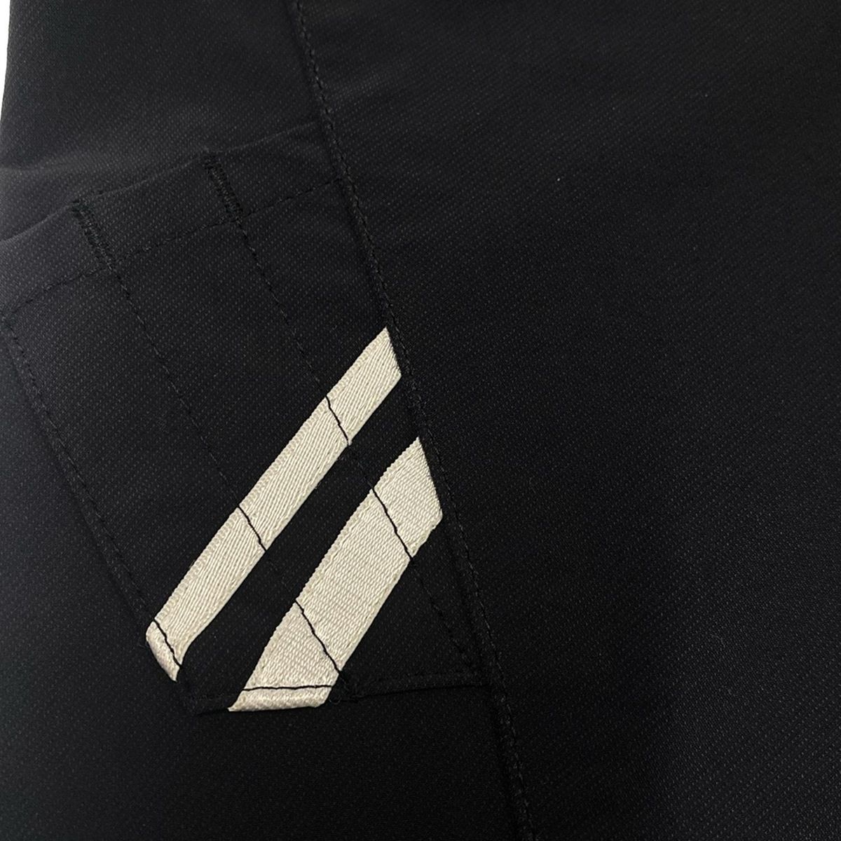 LANVIN SPORT 黒 パンツ サイドストライプ LANVIN SPORT 黒 パンツ サイドストライプ