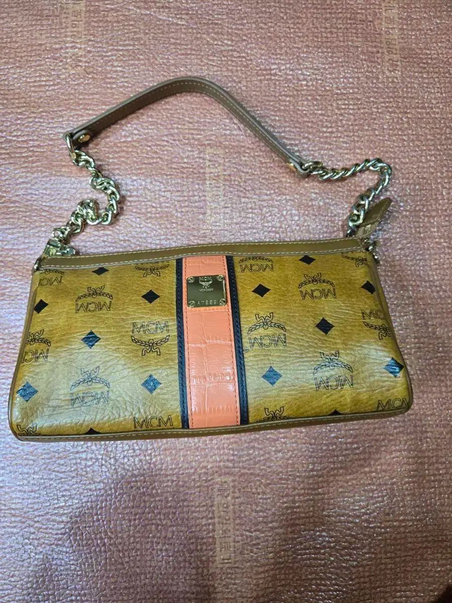 MCM ロゴ ショルダーバッグ チェーンバッグ オレンジ POINT