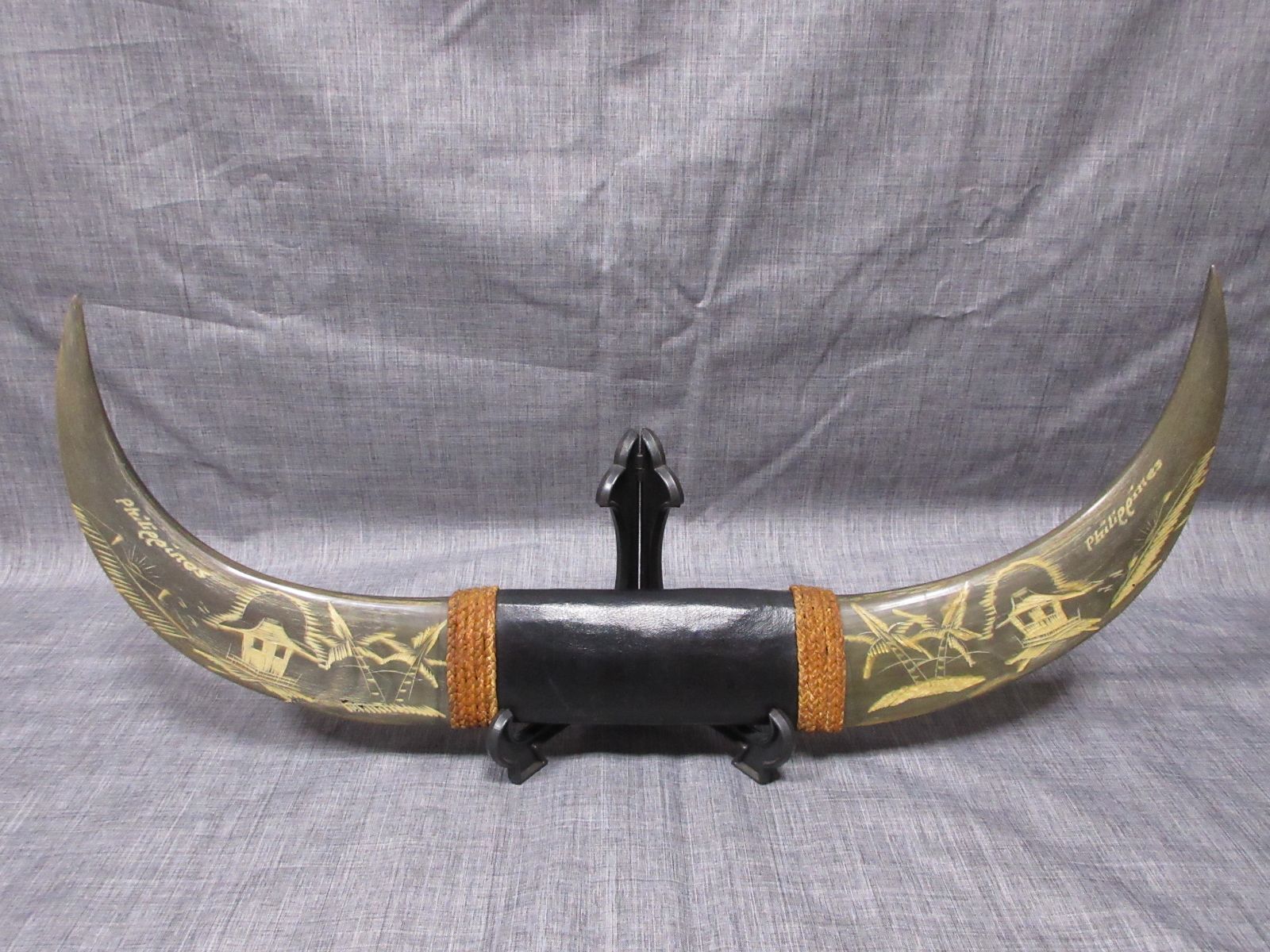 昭和レトロ 水牛の角 南国柄彫刻 民芸品 置物 ディスプレイ インテリア Amazon.co.jp: 水牛の角 中古 彫刻 昭和 置物 オブジェ 双龍紋
