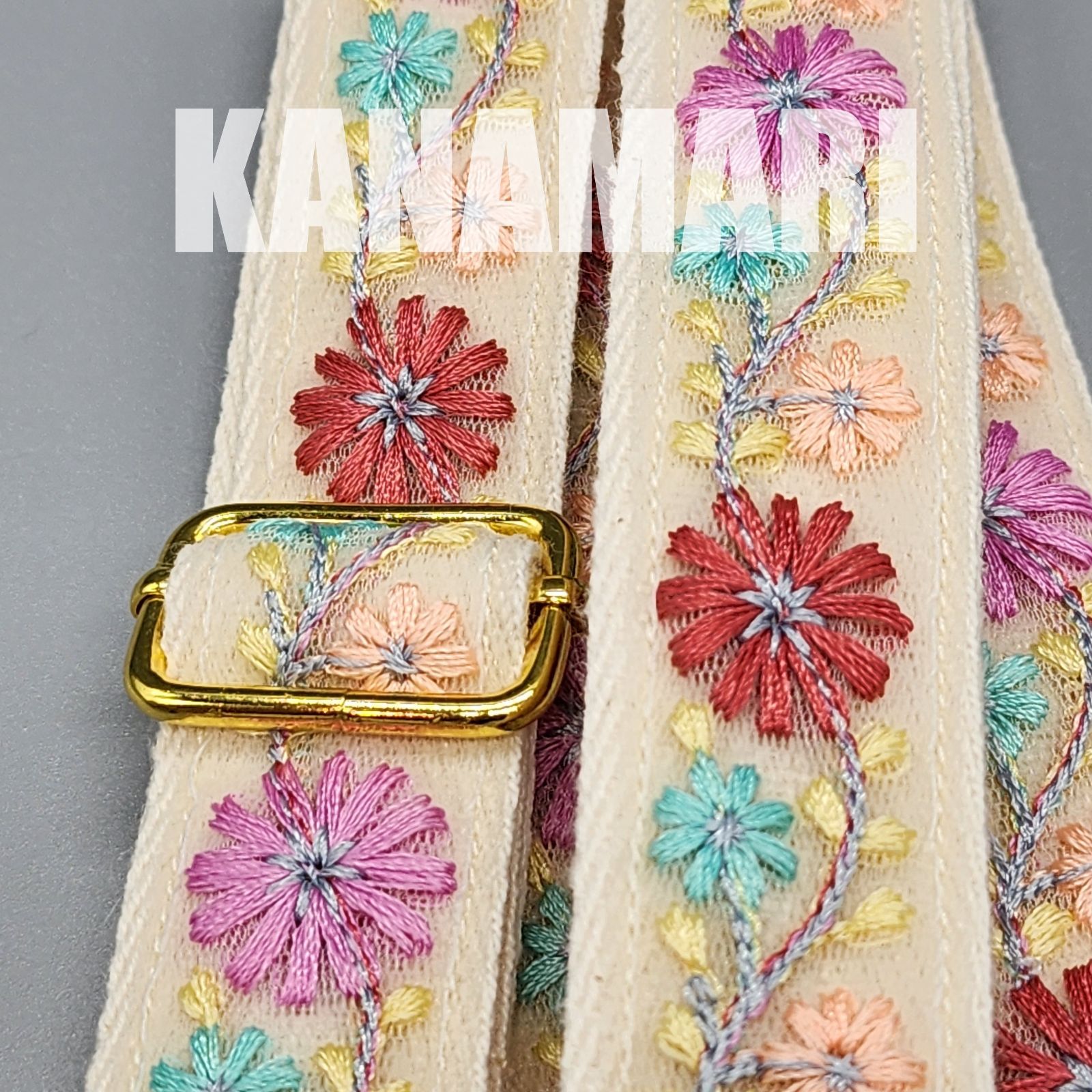 [162-2]インド刺繍リボンのスマホ用ネックストラップ・ショルダーストラップ（白・生成り系、金具：ゴールド系）、ハンドメイド