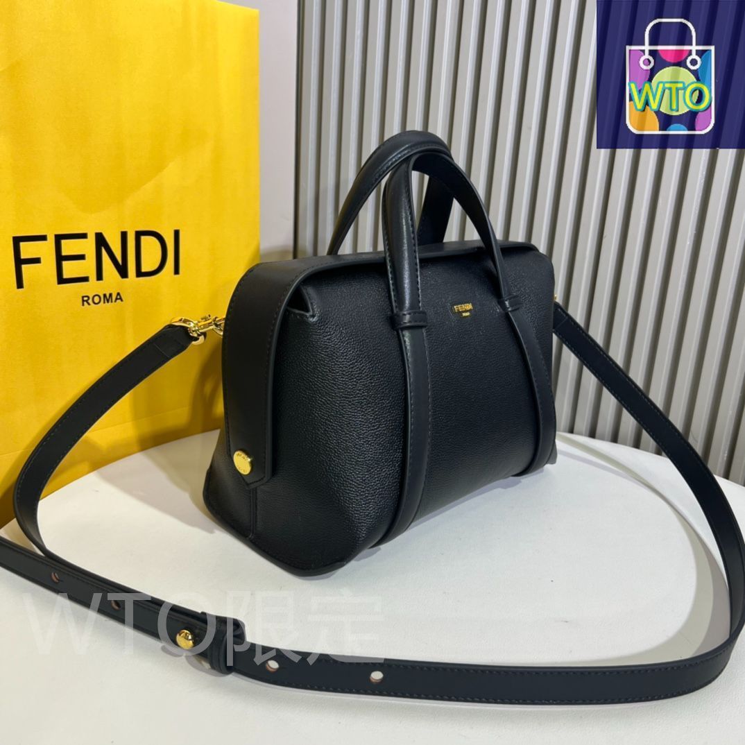 早い者勝ち！入手困難【Fendi】トゥージュール　バッグ　トープ　ストラップ付き FENDIショルダーバッグ、リュックサック、手首バッグ、ポーチ