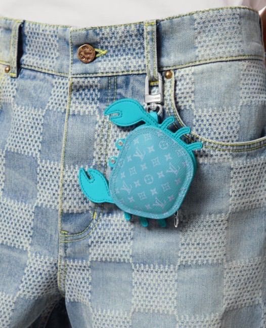 24新作！新品！未使用】バッグチャーム・LV カニモチーフ ブルー 国内