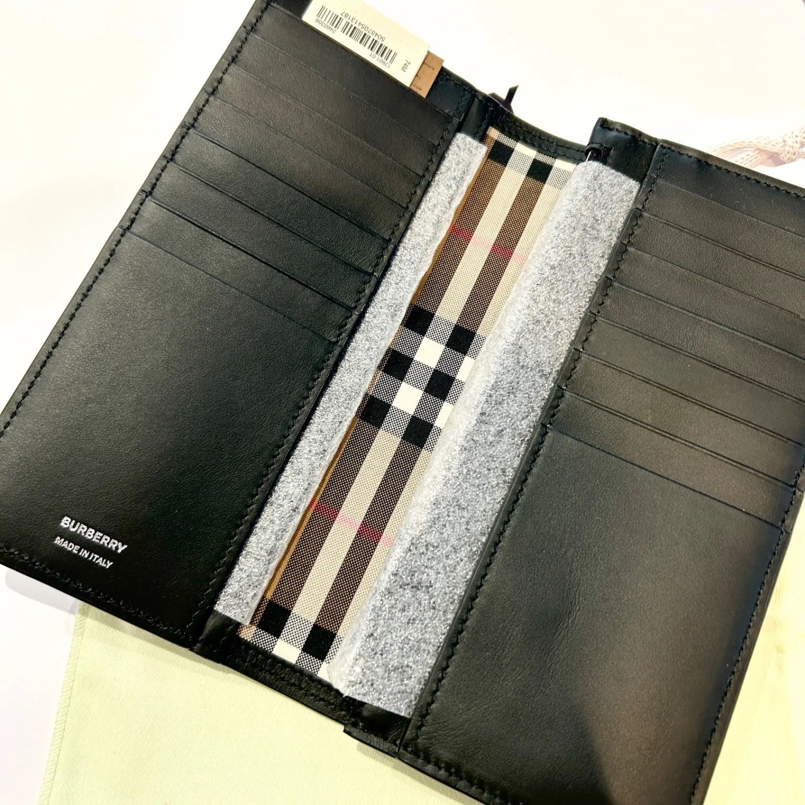 Burberry バーバリー　二つ折り財布　財布　黒 コインケース　パスケース付 バーバリー BURBERRY 8062347 二つ折り財布 LS TB BIFOLD WALLET