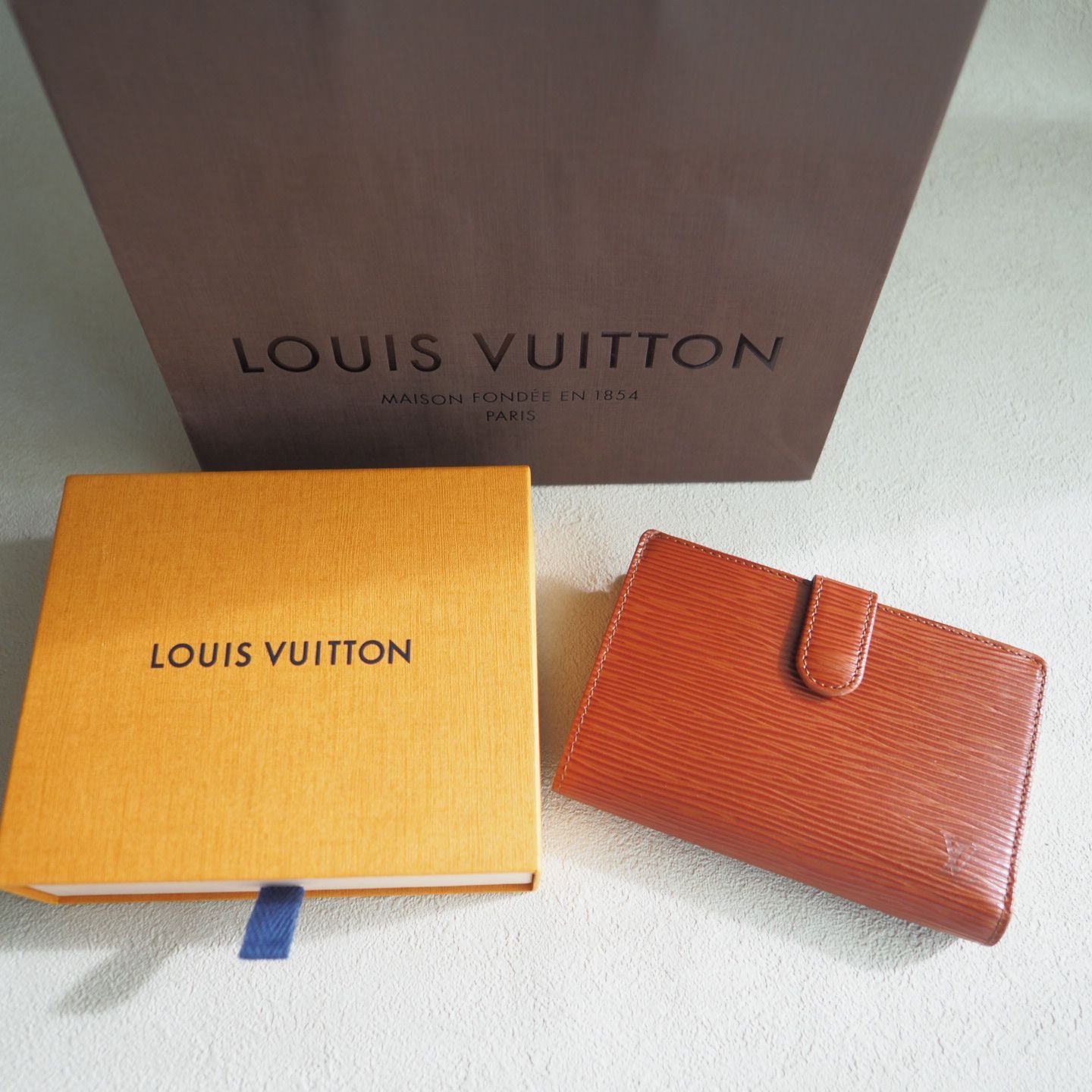 美品 ルイヴィトン 折り財布 ポルトフォイユ・ヴィエノワ エピ がま口 良品☆ ルイヴィトン LOUIS VUITTON エピ ポルトフォイユ ヴィエノワ