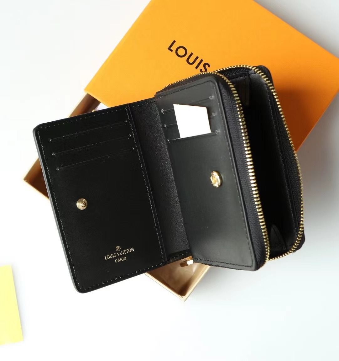 ✨新品未使用✨ ルイヴィトン LOUIS VUITTON ポルトフォイユ・ルー 