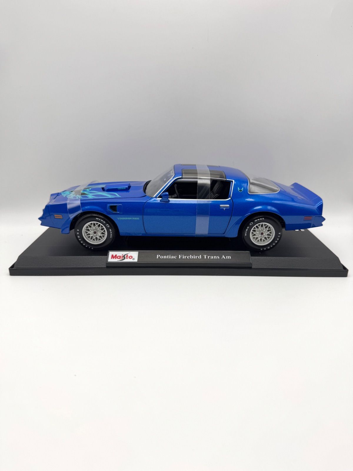新品 Maisto Pontiac Firebird Trans Am 1:18 - メルカリ