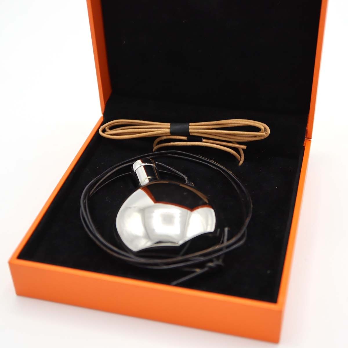 レアHERMÈS（エルメス）ネックレス型パフュームボトル　メルヴェイユ香水 レアHERMÈS（エルメス）ネックレス型パフュームボトル メルヴェイユ香水