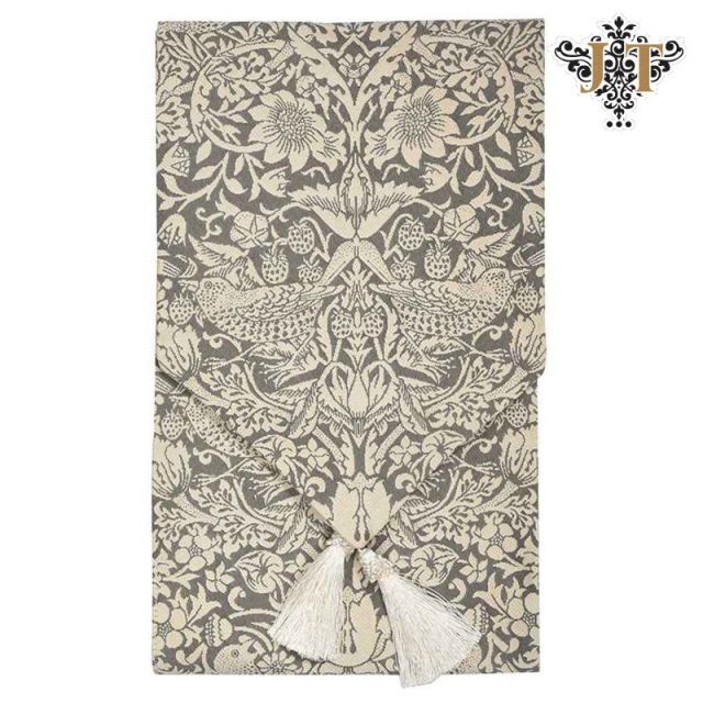 ★セール　新品　送料無料　テーブルランナー180　ジェニファーモリス　いちご泥棒 ジェニファーテイラー テーブルランナー 180 布 いちご泥棒柄 180*30