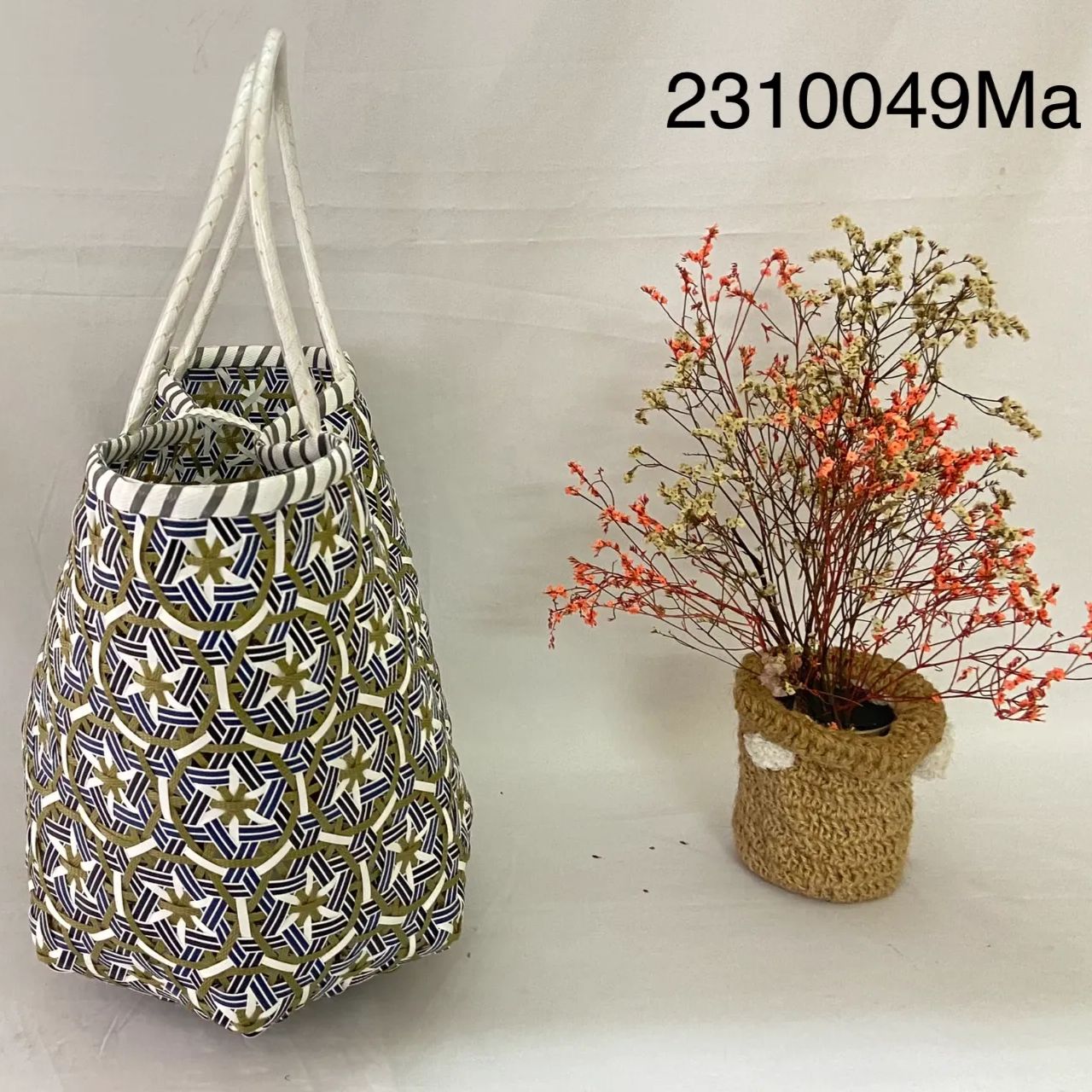 プラかごバッグ 夏ハンドメイド（花デザイン）ベトナム製 2301