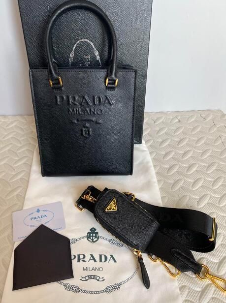 新品 PRADA ショルダーバック